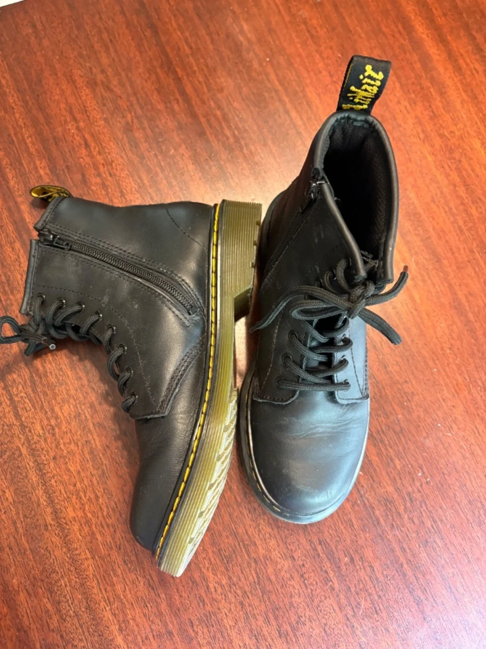 Ecu Doc Martins. Black Big Kid 4 M